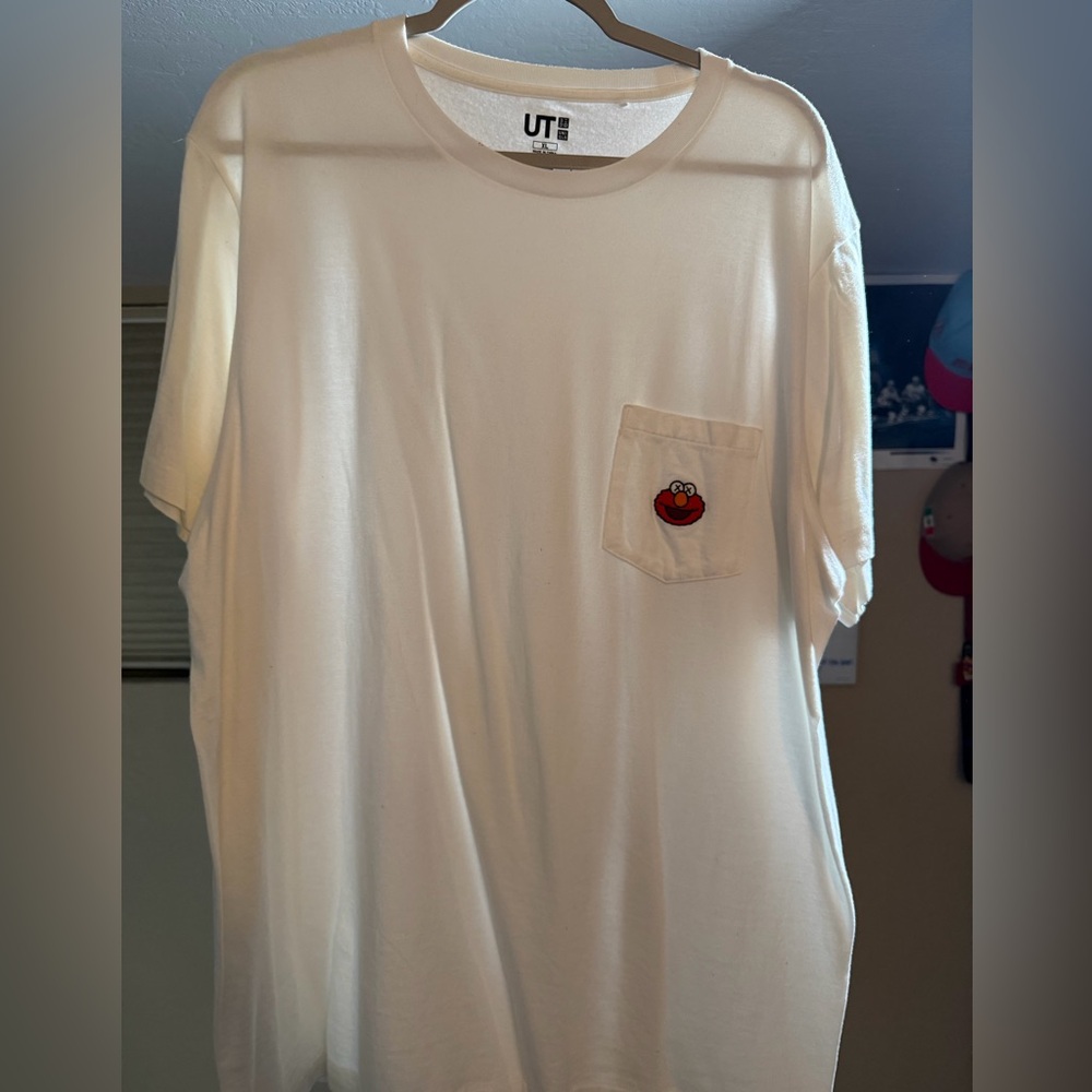 Uniqlo Sesame Street Elmo Kaws pocket tee XL